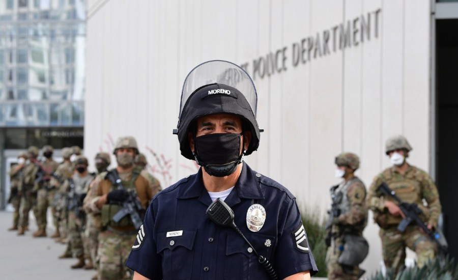 george floyd minneapolis death police brutality protest riots black lives matter lapd los angeles police nypd kneeling solidarity arrests gesture