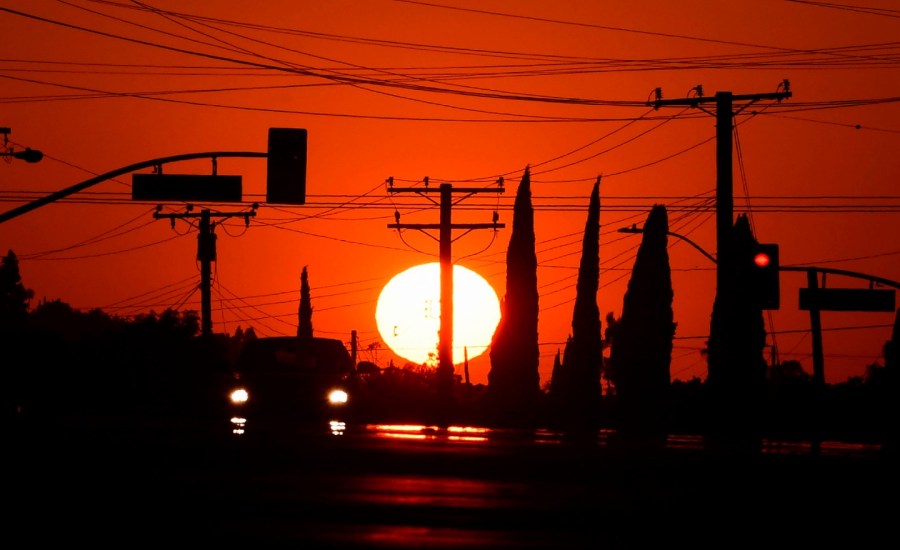 heat wave labor day weekend west coast southwest united states us national weather service NWS excessive heat warning california wildfires coronavirus spread cooling centers arizona utah nevada triple digits burn scorch