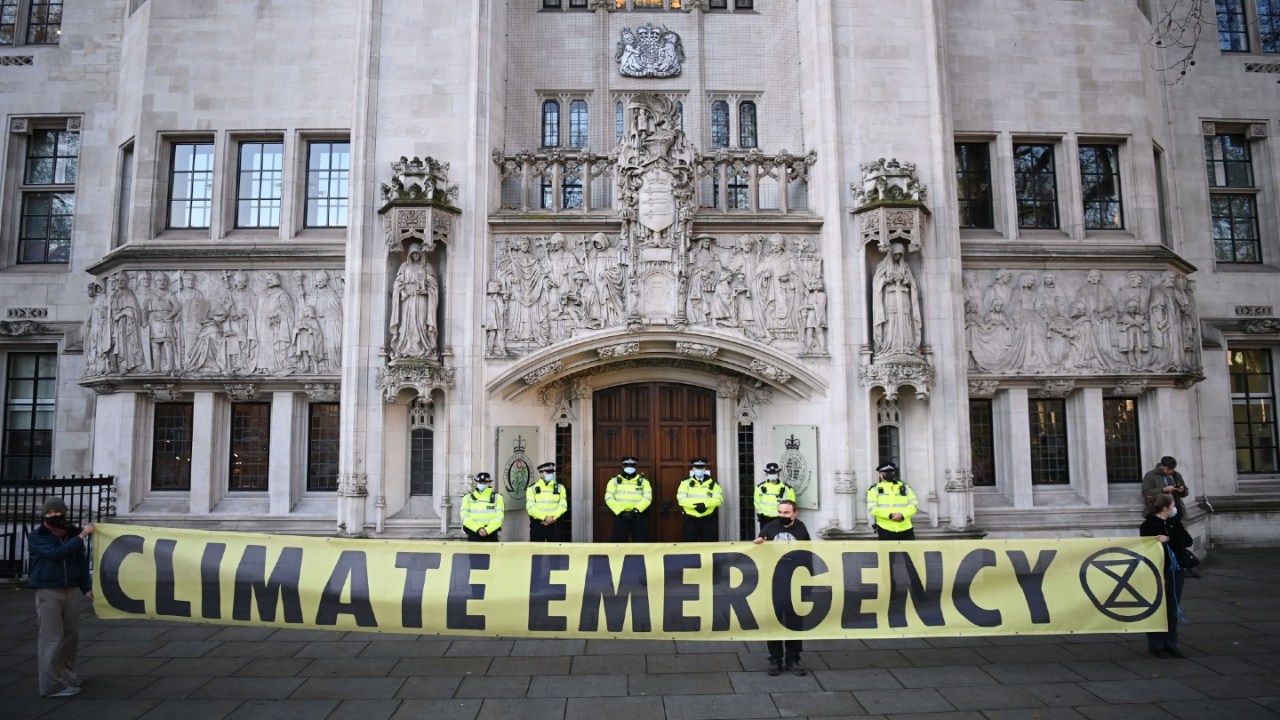 climate change crisis greenhouse gas emissions global warming temperature 2020 hottest year 2016 tied copernicus institute europe us arctic paris agreement