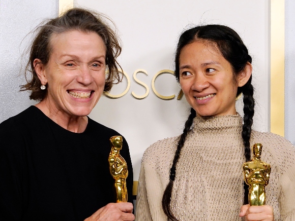 Frances McDormand and Chloe Zhao