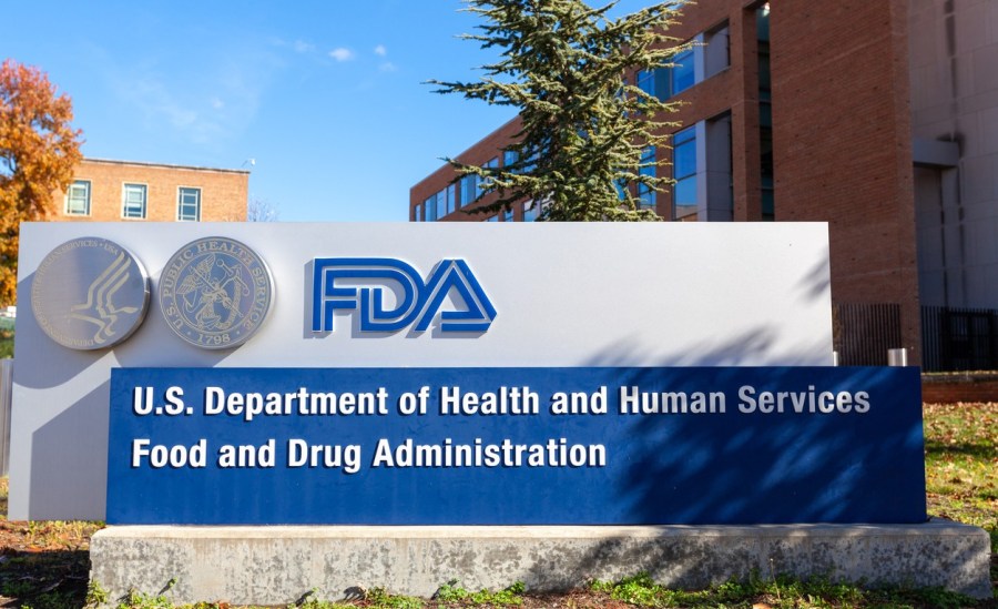 u.s. food and drug administration FDA alzheimer's disease drug biogen internal memos debate anduhelm clinical trials data efficacy