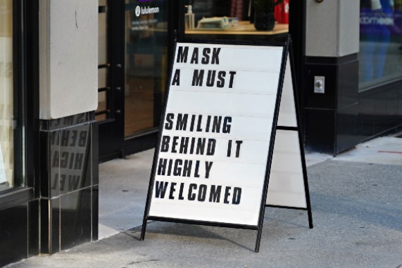 Sign requiring masks