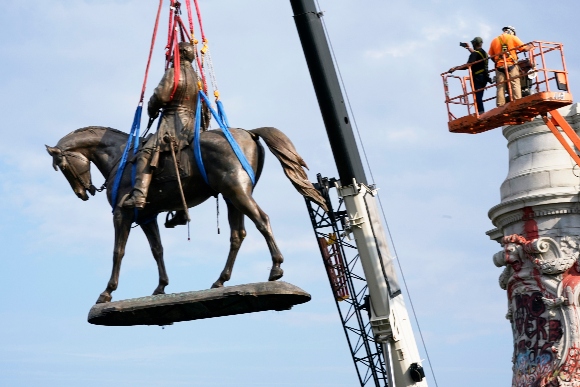 A statue of Robert E. Lee is removed in Richmond