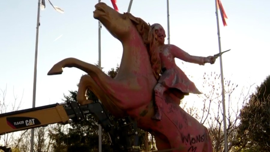 Nathan Bedford Forrest statue