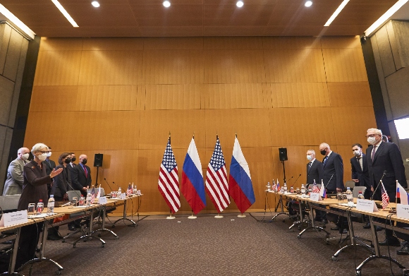 US Deputy Secretary of State Wendy Sherman, left, and Russian deputy Foreign Minister Sergei Ryabkov, right, attend security talks