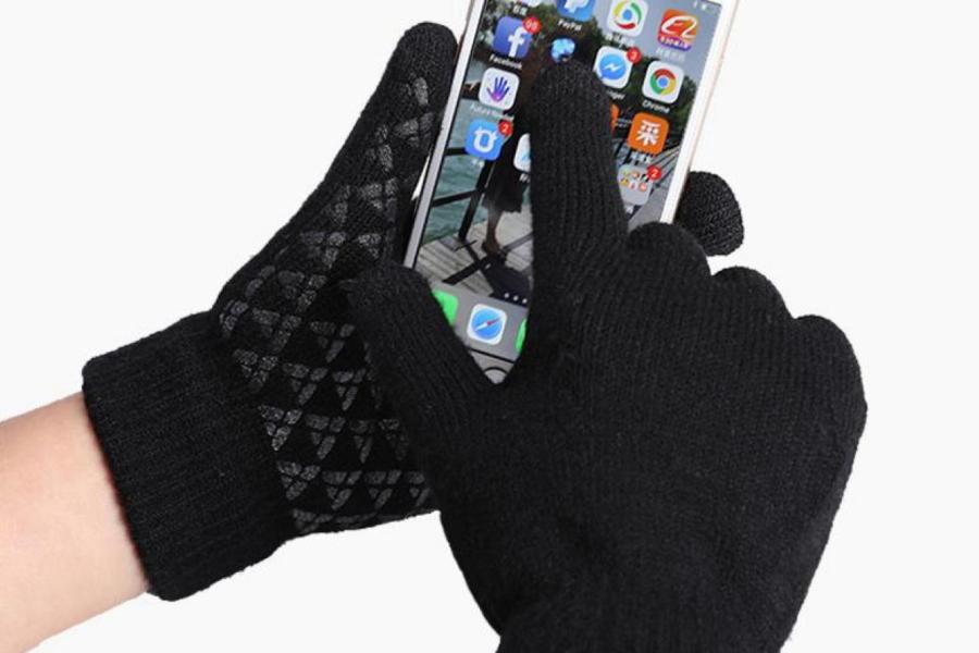 Save 70% on smartphone gloves that keep your hands warm and fingers functional