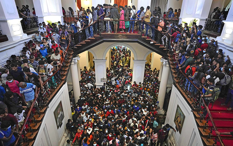 People throng President Gotabaya Rajapaksa’s official residence