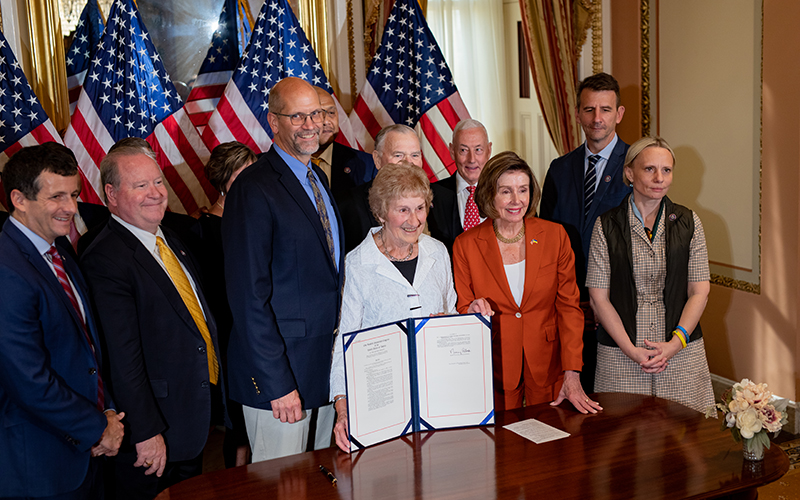 Speaker Nancy Pelosi (D-Calif.) and Martha Walorski take a photo