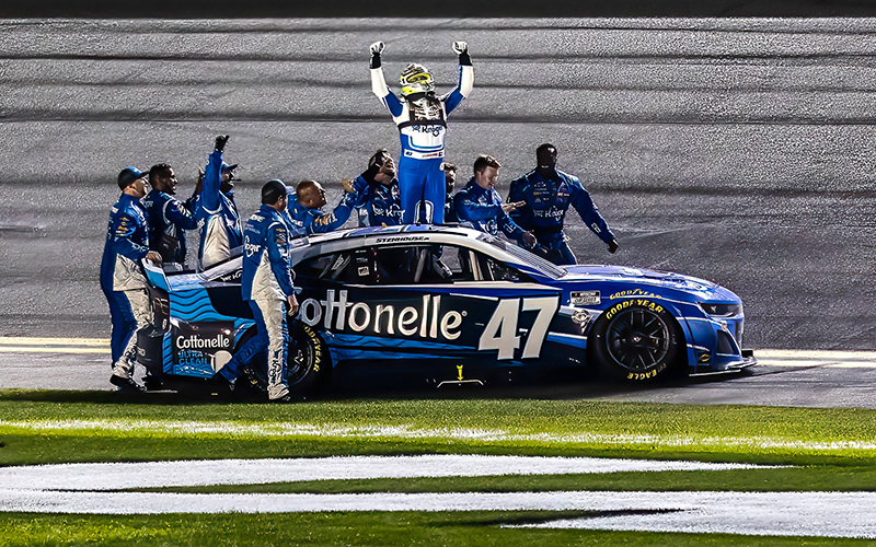 Rickey Stenhouse Jr. celebrates with his crew