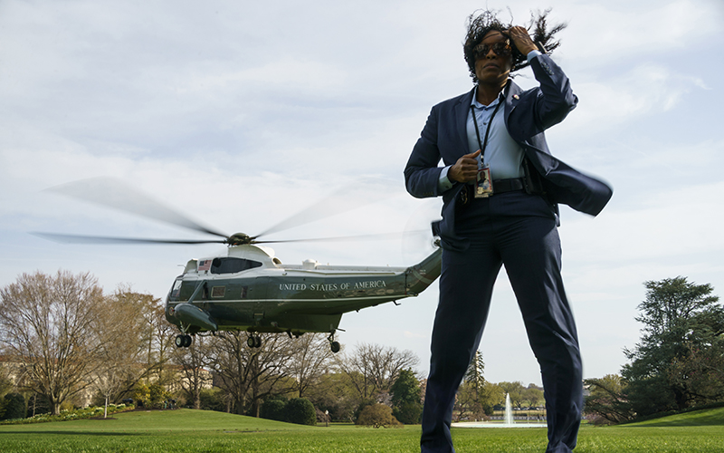 A Secret Service agent is seen as President Biden and first lady Jill Biden leave on Marine One