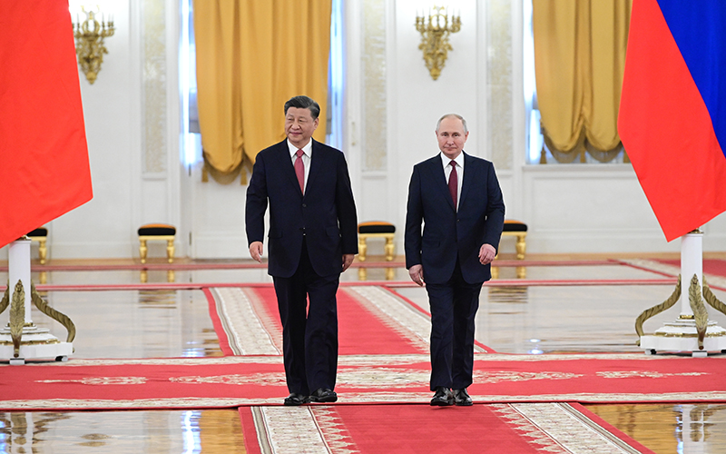 Russian President Vladimir Putin, right, and Chinese President Xi Jinping attend an official welcome ceremony