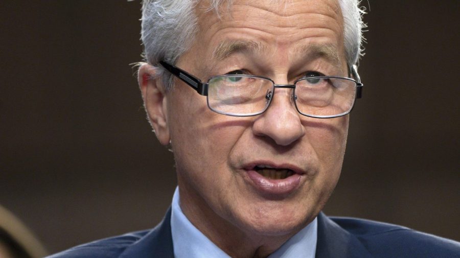 Jamie Dimon testifies at a congressional hearing.