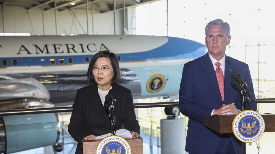 House Speaker Kevin McCarthy, R-Calif., right, and Taiwanese President Tsai Ing-wen deliver statements to the press after a Bipartisan Leadership Meeting at the Ronald Reagan Presidential Library in Simi Valley, Calif., Wednesday, April 5, 2023. (AP Photo/Ringo H.W. Chiu)