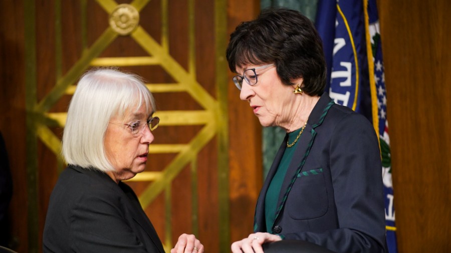 Senators Patty Murray and Susan Collins talk.