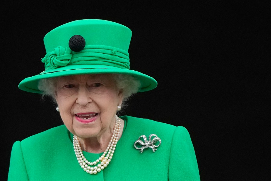 FILE - Queen Elizabeth II stands on the balcony during the Platinum Jubilee Pageant at the Buckingham Palace in London, Sunday, June 5, 2022, on the last of four days of celebrations to mark the Platinum Jubilee. A 26-year-old man has been sentenced on Monday Jan. 8, 2024 for defrauding eBay buyers by trying to sell what he claimed was a walking stick used by the late Queen Elizabeth II as she struggled with mobility in old age. (AP Photo/Frank Augstein, Pool, File)