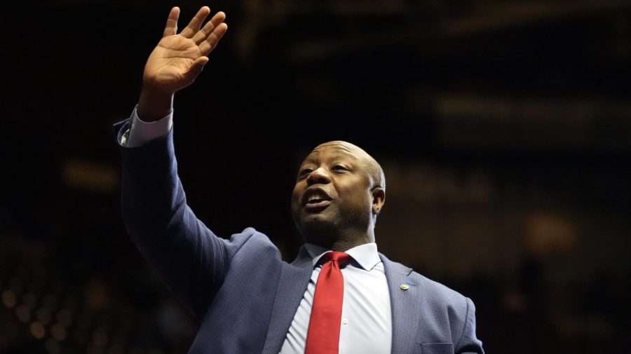 Senator Tim Scott waves at an event.