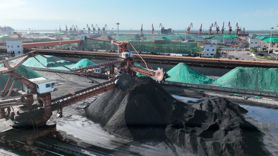 Coal loading and unloading at the Lianyungang Port coal terminal.