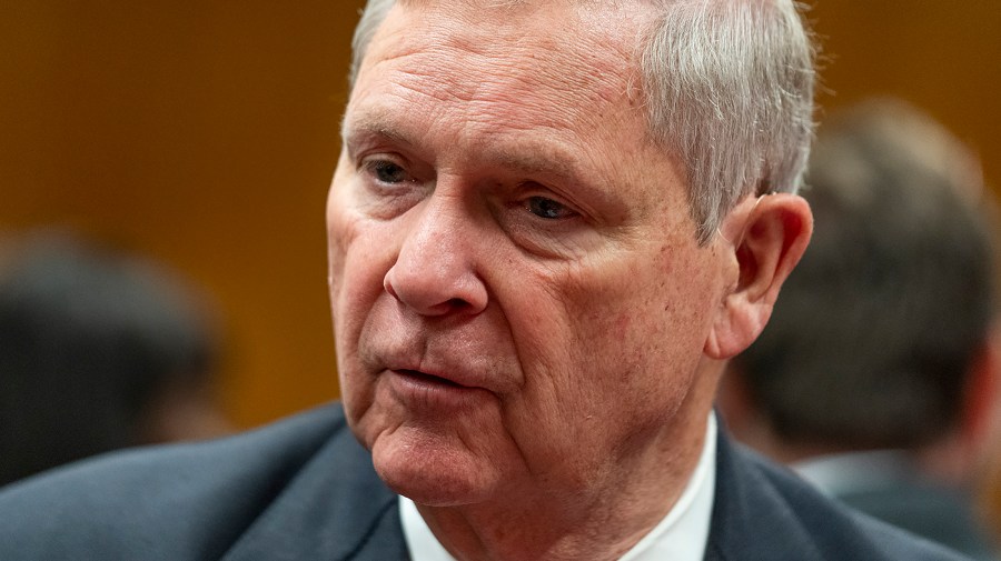 Sen. John Hoeven (R-N.D.) speaks with Secretary of Agriculture Tom Vilsack