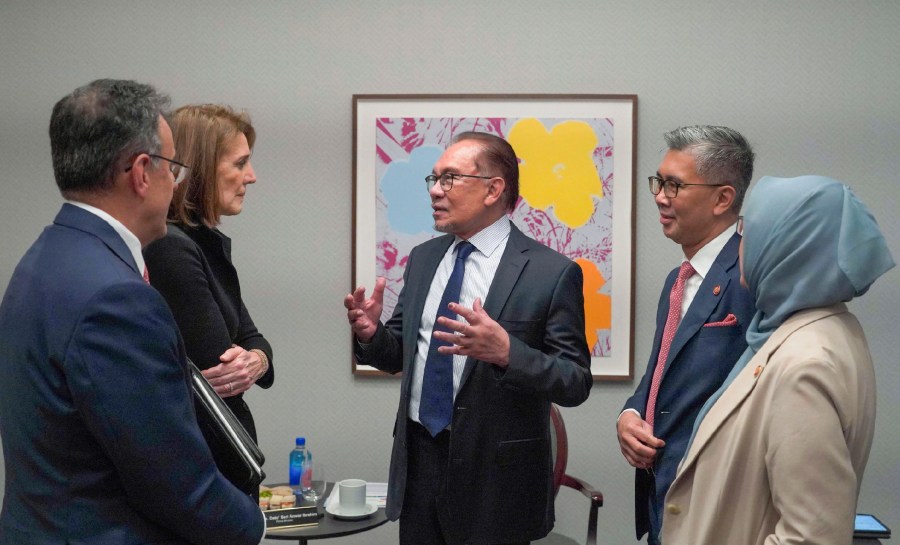 In this photo provided by Malaysia’s Ministry of Investment, Trade and Industry, Malaysian Prime Minister Anwar Ibrahim, center, talks with Alphabet Inc. Chief Financial Officer Ruth Porat in New York, NY., on Sept. 2023. Google pledged Thursday, May 30, 2024, to commit $2 billion in Malaysia, including building its first data center and Google Cloud region in its biggest planned investment in the Southeast Asian country.(Malaysia’s Ministry of Investment, Trade and Industry via AP)