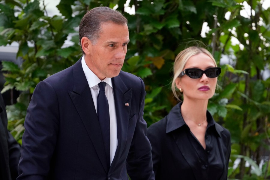 Hunter Biden, left, arrives at federal court with his wife, Melissa Cohen Biden, Wednesday, June 5, 2024, in Wilmington, Del. (AP Photo/Matt Slocum)