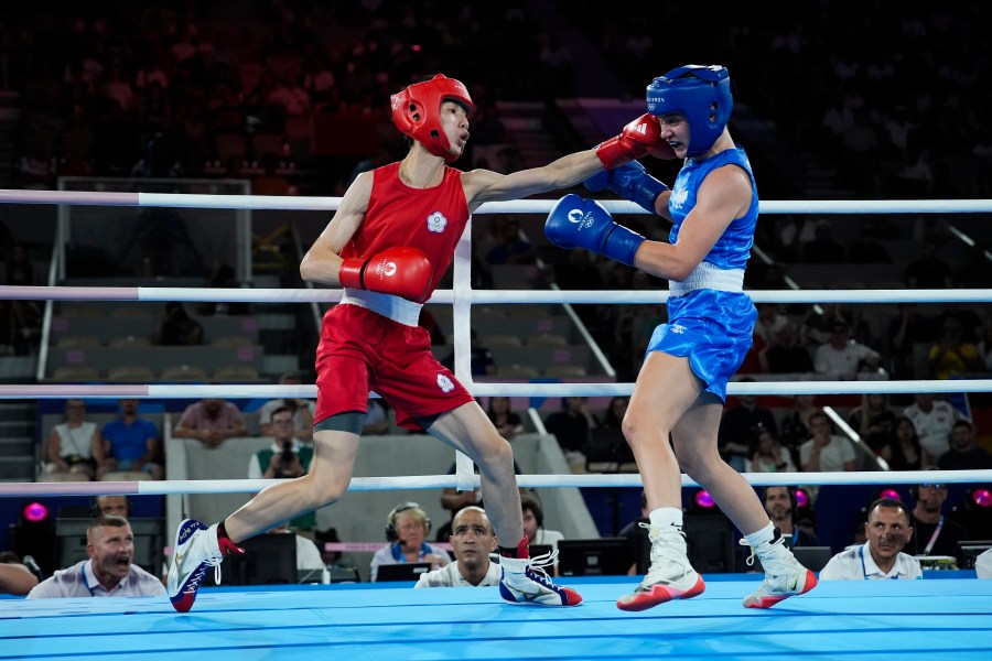 Taiwan's Lin Yu-ting, left, fights Poland's Julia Szeremeta in their women's 57 kg final boxing match at the 2024 Summer Olympics, Saturday, Aug. 10, 2024, in Paris, France. (AP Photo/John Locher)