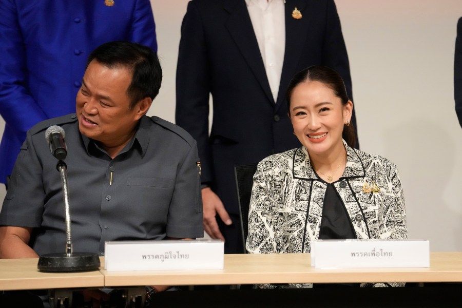 Leader of Pheu Thai Party, Paetongtarn Shinawatra, daughter of Thailand's former Prime Minister Thaksin Shinawatra, right, and coalition partners smile during a press conference in Bangkok, Thailand, Thursday, Aug. 15, 2024. (AP Photo/Sakchai Lalit)